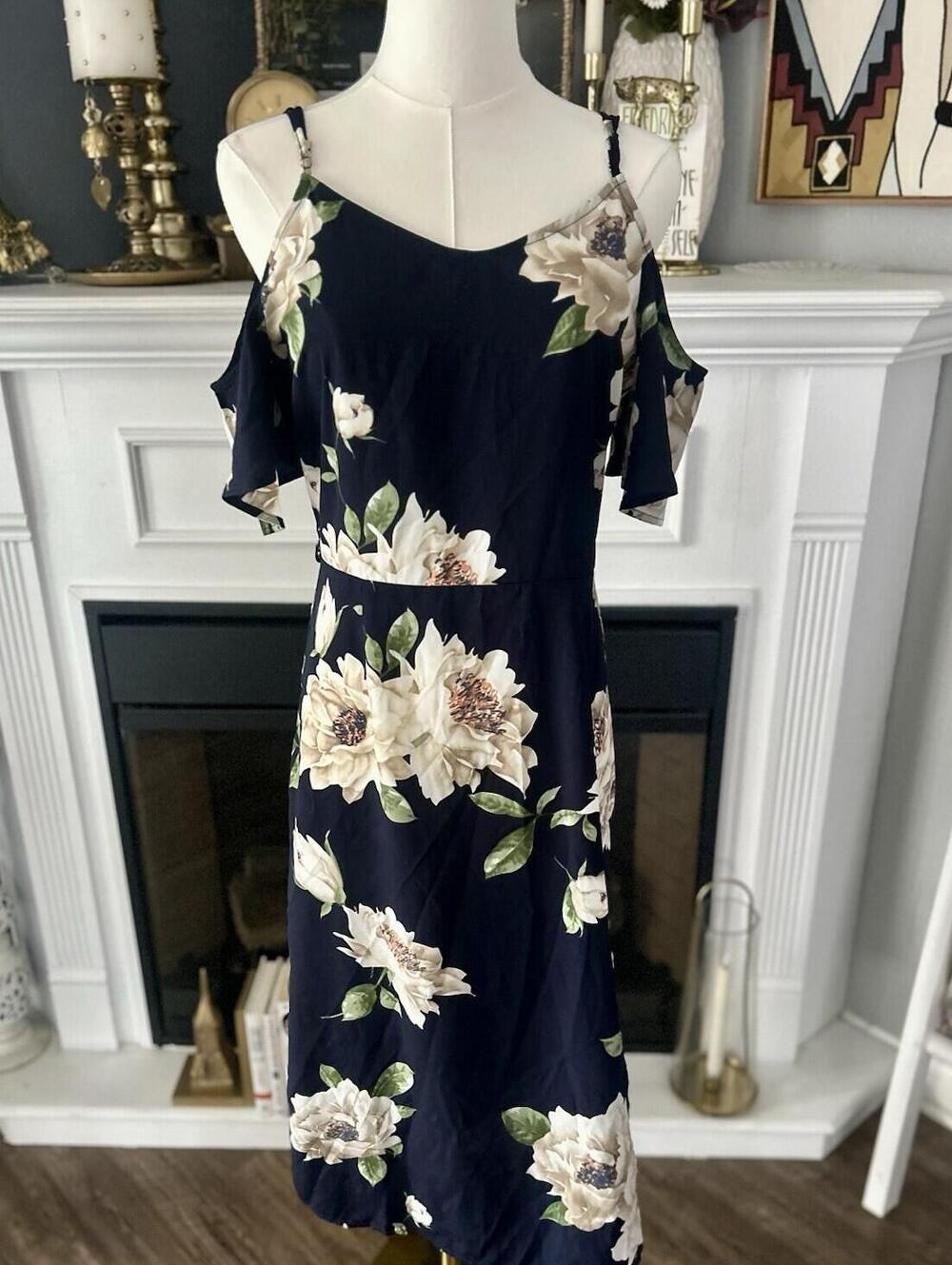 Forever 21 Keyhole Shoulder Midi Dress Women’s Size Medium, Navy Blue Floral